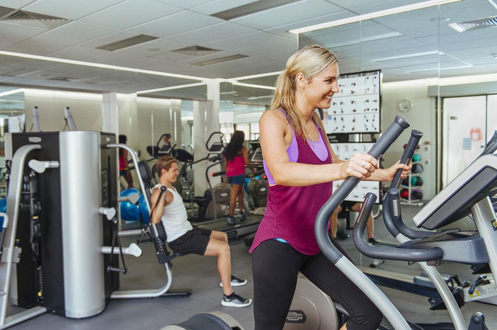 Hotel Stamford Plaza Adelaida Exterior foto A woman on a cross trainer
