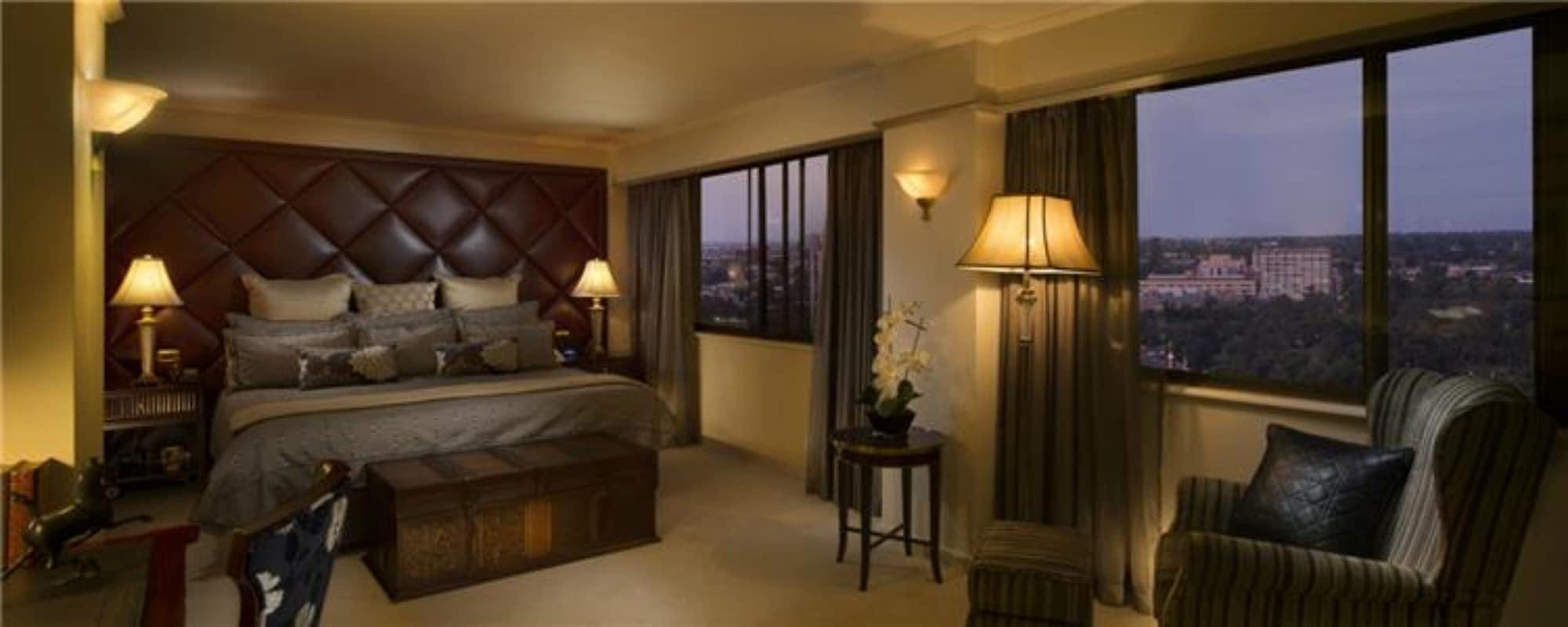 Hotel Stamford Plaza Adelaida Exterior foto A bedroom at the Ritz-Carlton