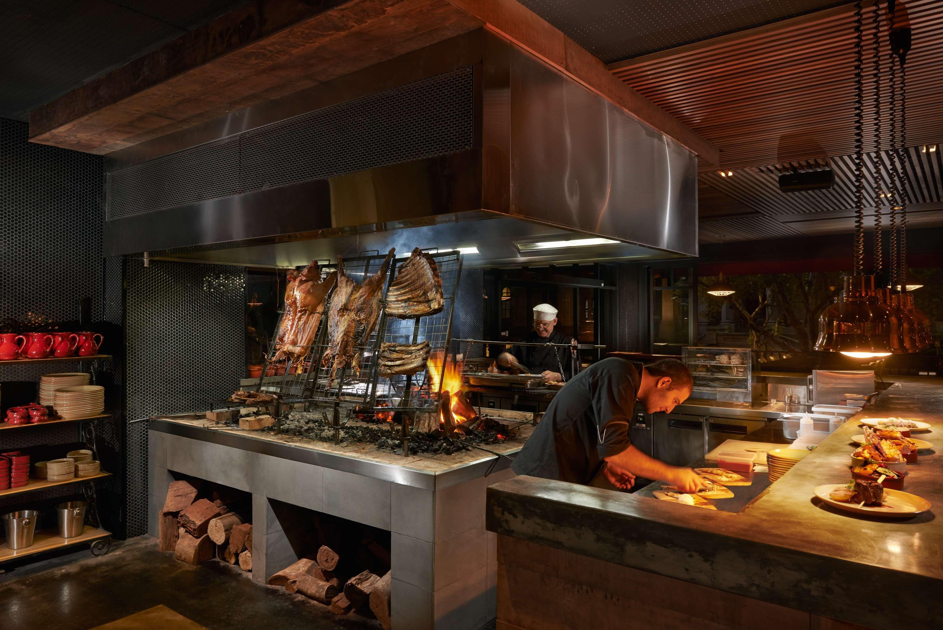 Hotel Stamford Plaza Adelaida Exterior foto The kitchen at the restaurant